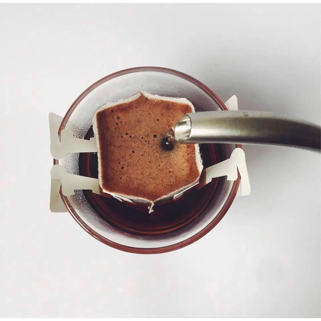 Filtrante con asa blanca para café tipo gota a gota La Semillita Peruana