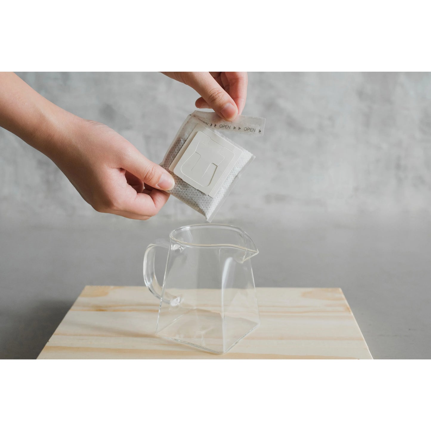 Filtrante con asa blanca para café tipo gota a gota La Semillita Peruana