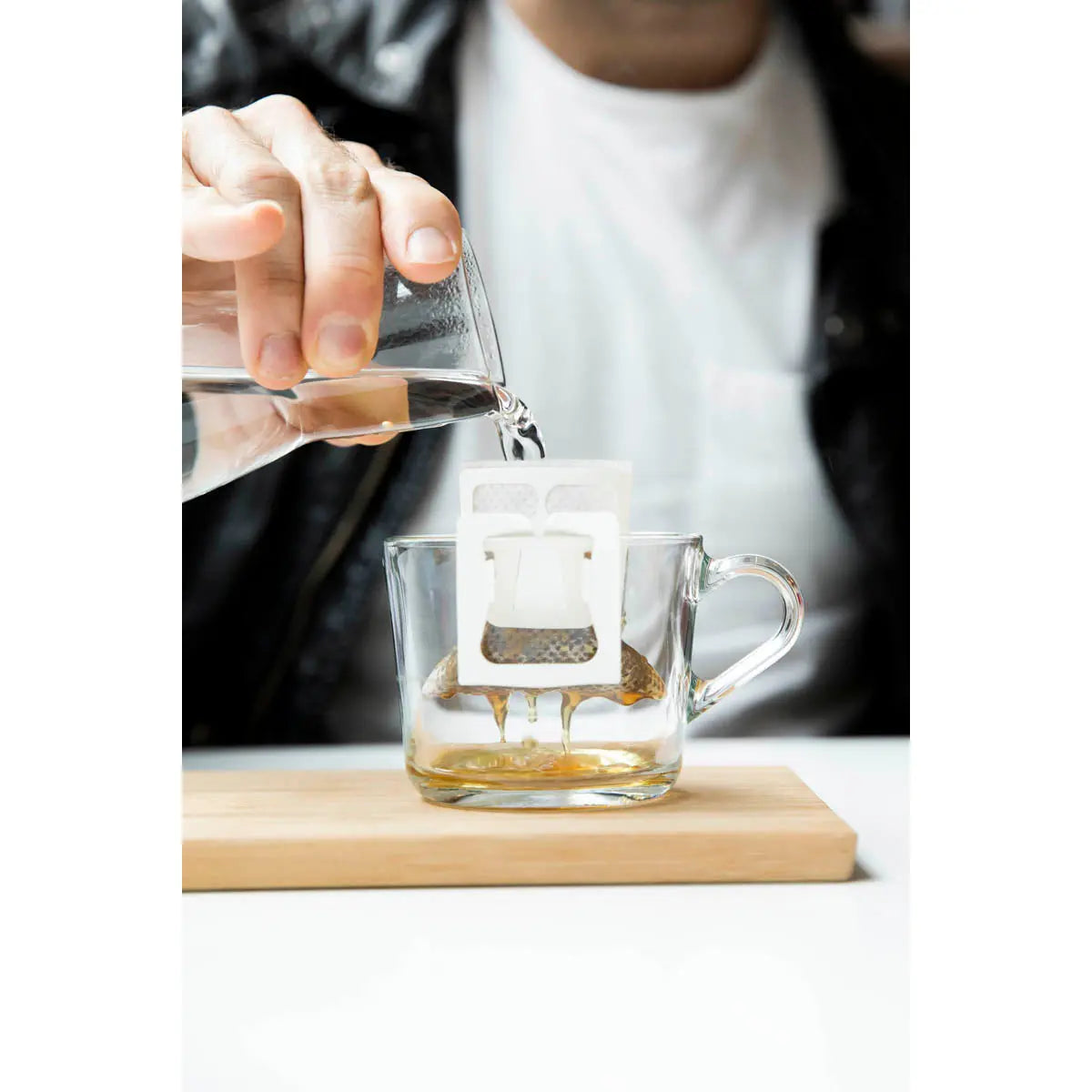 Filtrante con asa blanca para café tipo gota a gota La Semillita Peruana